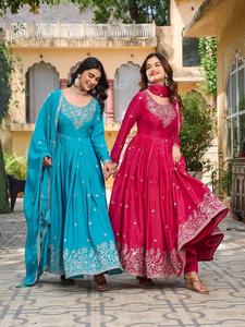 Trajes de Diseño Estilo Bollywood Indio, Seda Americana con Bordado de Hilo Pesado, Vestido con Pantalón Liso y Dupatta Bordada con Hilo - Product Image 2