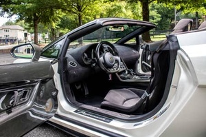 MEILLEURES VENTES 2011 Lam bor ghi ni Gallardo LP570-4 Spyder Performante 562 ch V10, transmission intégrale, freins en céramique carbone - Product Image 2