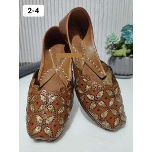 Chaussures pour femmes en cuir coloré conception personnalisée broderie Style indien traditionnel artisanat imperméable chaussures de fantaisie pour les filles - Product Image 5