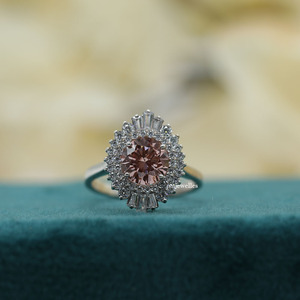Bague de fiançailles luxueuse en or massif 14 carats avec double halo en diamant de laboratoire de taille ronde rose pour femme, certifiée IGI - Product Image 2