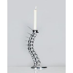 Hermoso portavelas de aluminio hecho a mano con elementos decorativos de primera calidad y acabado antiguo para un estilo de decoración rústica - Product Image 4