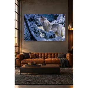 Impression sur toile de Fida Wolf parmi les branches de pin enneigées - Product Image 5