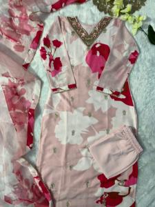 モスリン製の高品質の女性用クルティセットをデジタルプリントと刺<span class=keywords><strong>Embroidery</strong></span>加工で輸出インドから低価格で入手可能 - Product Image 5