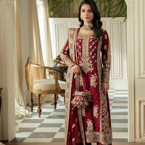 Ensemble de costumes de créateurs de couleurs coordonnées exquises: costume en fausse georgette de qualité supérieure doté d'une doublure intérieure avec un fil complexe - Product Image 1