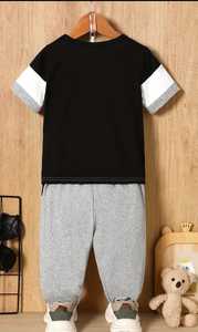 คอกลมผ้าถักโพลีเอสเตอร์ยืดเล็กน้อยพิมพ์ลายแขนปกติแขนสั้นสำหรับเด็กชายและเด็กหญิง - Product Image 2