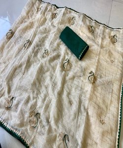 Saris clásicos de seda Kanchipuram para propietarios de boutiques, que ofrecen elegancia atemporal y diseños tradicionales. - Product Image 3