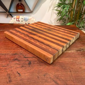 Planche à découper et plateau de service en bois-Durable au lave-vaisselle - Product Image 1