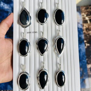 สร้อยคอเงินแท้ 925 พร้อมจี้พลอยออนิกซ์สีดำธรรมชาติ เครื่องประดับชั้นดีสำหรับผู้หญิง ของขวัญที่สมบูรณ์แบบ - Product Image 1