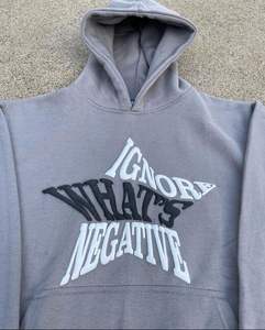 Vente en gros Survêtement léger à impression bouffante pour hommes, confortable, anti-rides, col à capuche, Offre Spéciale écologique - Product Image 4