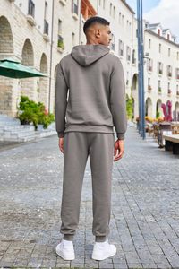 ชุดวอร์มผ้าอินเตอร์ล็อค 420GSM แบบสั่งทำพิเศษ สำหรับผู้ชาย ทรงเข้ารูป เสื้อฮู้ดดี้และกางเกงจ็อกเกอร์ สีเขียวกากี ปักโลโก้ สไตล์พรีเมียม - Product Image 4