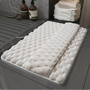 Tapis de bain rectangulaire minimaliste personnalisable en microfibre avec support en mousse à mémoire de forme antidérapant, couleur unie beige, fabriqué à la machine, séchage rapide - Product Image 2
