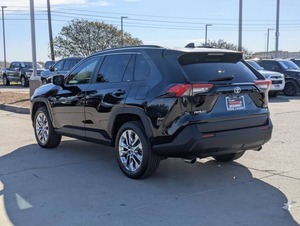Toyota RAV4 XLE Premium 4dr SUV 2021, usado en buen estado. - Product Image 6