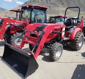 Tractor Compacto Mahindra 2123 HST 4WD de 22 HP con Cargador, Bomba de Rodamientos, Motor y Caja de Cambios - Tractor Agrícola de Alta Productividad - Product Image 1