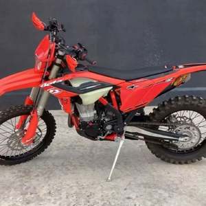 Motocicleta Todoterreno Beta Dirt Bike 350 RR de 4 Tiempos en Venta - Product Image 2