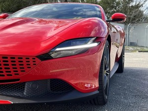 Ferrari Roma Coupé 2022, moteur turbo hybride, transmission intégrale, cuir clair, ACC, aluminium, certifié OEM, propre, peu utilisé - Product Image 5