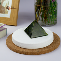 2023 Artisan fait à la main a dégringolé la pierre de néphrite pyramide Jade artisanat pour Temple sérénité pureté bonheur