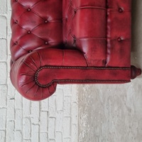 Fauteuil Chesterfield vintage style loft urbain |   Fauteuil 1 place en cuir véritable rose rouge capitonné, style Mid-Century Modern, fait main, pour la maison