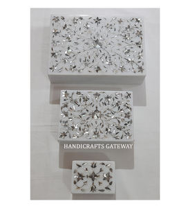 Hermosa pieza antigua de concha marina natural hecha a mano con diseño atento con mármol blanco, cajas de joyería con incrustaciones de madreperla - Product Image 1