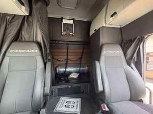 Camión Tractor de Cabina Doble de Servicio Pesado 6x4 para Transporte Comercial de Larga Distancia en Carretera, Diésel, Blanco, Aerodinámico - Product Image 3