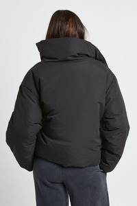 Ventes en gros de vestes matelassées streetwear pour femmes, manches longues, couleur unie, imperméables, coupe ample, rivets teints, perles, rembourrage en coton - Product Image 5