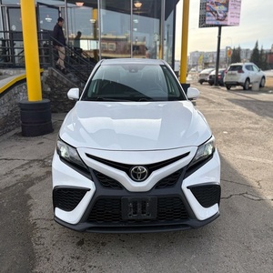 TOYOTA CAMRY SE AUTO 2022 USADO, VOLANTE A LA IZQUIERDA/DERECHA - Product Image 1