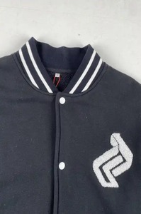 แจ็คเก็ตวาร์ซิตี้ขนสัตว์สีแดงขาวแบบยูนิเซ็กซ์ ออกแบบเองได้ สไตล์ไฮสตรีทบางเบา คอตั้ง กันลม ระบายอากาศได้ดี สำหรับฤดูหนาว รุ่นใหม่ - Product Image 4