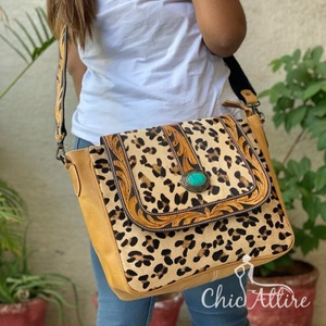 Sac à bandoulière en cuir et fourrure à imprimé animal de style occidental Sac à main usiné à main Sac à main en cuir pour femme Vente à chaud Sacs pour filles et vaches - Product Image 1