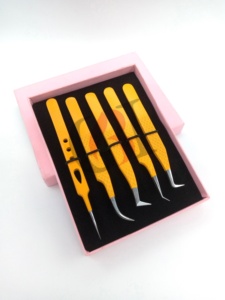Vente en gros Nouveau Revêtement en poudre jaune Extension de cils Pince à épiler Différents styles en acier inoxydable Logo personnalisé Instruments de beauté - Product Image 2