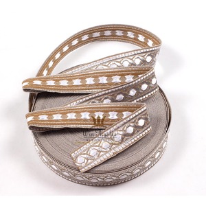 Tela trenzada de lingotes de oro de encaje de trenzas francesas de demanda personalizada de alta calidad en trenzas uniformes de oro y plata por venta completa - Product Image 3