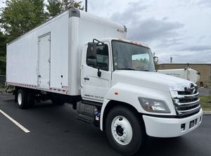 Camión de Caja Hino 268 de 26 pies del 2020, Bien Mantenido, Sin CDL, con Plataforma Elevadora, Usado, Entrega Global - Product Image 2