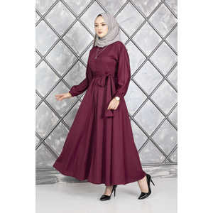 Vestido Hijab de Satén Borgoña con Cinturón Abotonado, Estilo Modesto y Estampado de Seda, Largo Completo y Cintura Natural - Product Image 1