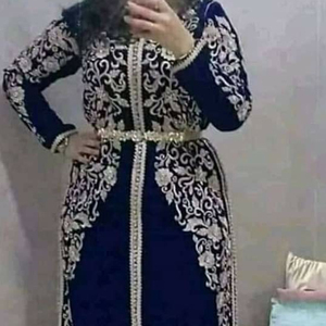 Élégante robe Caftan bleue 2023 Belle broderie Zari Dabka Work & Crystal Glass Beadsstone en soie et lin - Product Image 1