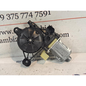 MOTORE ELETTRICO PER ALZACRISTALLO ANTERIORE DESTRO AUDI A3 Serie (8V1) 5Q0959802B (12>18) - Product Image 1