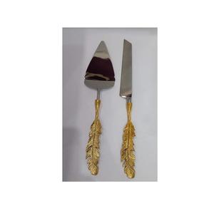 Ensemble de couteaux à gâteau en métal de style vintage pour les mariages à thème rétro avec de beaux détails sur le manche et la lame - Product Image 5