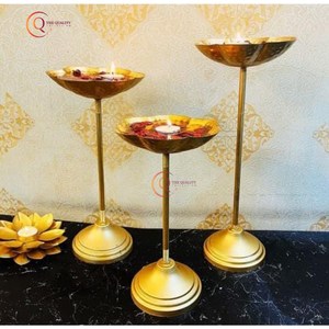 Juego de 3 velas decorativas para el hogar y eventos de Color dorado con diseño de flores, nuevo estilo único, candelabros iluminadores para interiores - Product Image 1