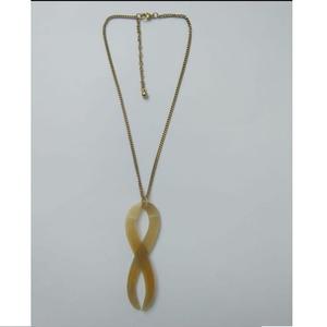 Collar con colgante de cuerno natural hecho a mano | Joyería de moda de estilo tribal bohemio hecha de cuerno de búfalo sostenible para mujeres - Product Image 2