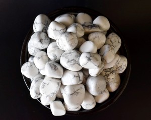 Top Attractive Design <b>White</b> Color Living Room Decor Crystal Howlite Tumbled Stones Polished Feng Shui Holiday Decoration & Gift - Product Image 1