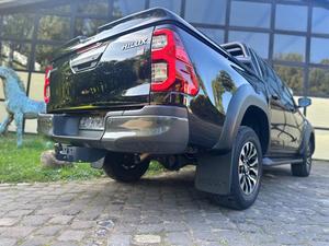 Nuovo Toyota Hilux Pickup GR SPORT 5 Posti Fari a LED Pneumatici R18 Guida a Sinistra Motore a Benzina Potenza 150 kW (204 CV) - Product Image 3