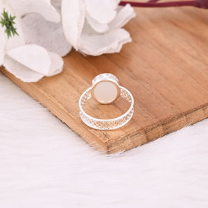 แหวนเงินแท้ 925 ประดับด้วยพลอยดรูซี่สีขาวแท้ทรงรี ของขวัญประจำเดือนเกิดเดือนเมษายน สำหรับผู้หญิง ขายส่งจากผู้ผลิต - Product Image 6