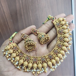 Ensemble de collier plaqué or de créateur de haute qualité avec boucles d'oreilles pour la collection de vêtements de mariage et de fiançailles pour femmes et filles - Product Image 1