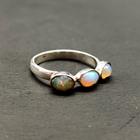Belle bague en argent sterling 925 d'opale naturelle faite à la main bijoux de mariage en trois pierres vêtements de tous les jours