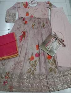 Precioso vestido Anarkali de algodón y seda hasta el suelo con estampado floral elegante, multicolor, ropa de fiesta de primera calidad, ajuste holgado - Product Image 2