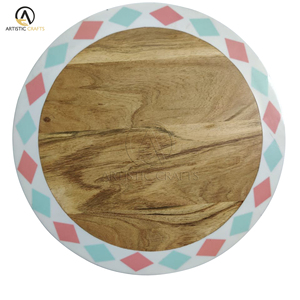 Tabla de cortar de madera de mango desechable ecológica personalizada con utensilios de cocina con incrustaciones de resina para uso doméstico o hotelero - Product Image 2