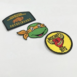 Vente chaude Patch brodé en sergé personnalisé avec logo, à coudre ou thermocollant, style mode haut de gamme pour vêtements, chapeaux, principalement en tissu, motifs fleur et cœur - Product Image 6