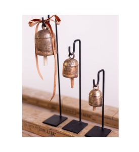 Cloches de vache en laiton design avec corde vintage parfaites pour les salles de méditation coins zen ou les intérieurs inspirés de l'art culturel - Product Image 1