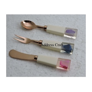 Outil à fromage personnalisé ensemble de couverts cuillère fourchette couteau à beurre en acier inoxydable vente en gros Design élégant manche en résine ensemble de couverts - Product Image 5