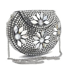 Pochette élégante en résine avec un look luxueux pour les soirées et les événements féminins à prix avantageux, pochette multifonction en résine. - Product Image 6