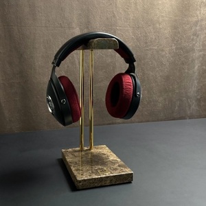 Support pour casque en marbre blanc incurvé élégant, support pour casque en pierre de luxe, design sculpté moderne, base en marbre massif, présentoir de bureau - Product Image 4