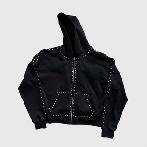Sweat-shirt à capuche zippé noir pour homme, coupe oversize, style punk, détails cloutés, en coton French Terry, idéal pour l'automne - Product Image 1