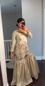 Ensemble Salwar Kameez prêt-à-porter en soie Chinnon pure, broderie lourde, travail de cordon et de sequins, collection pour mariages - Product Image 3